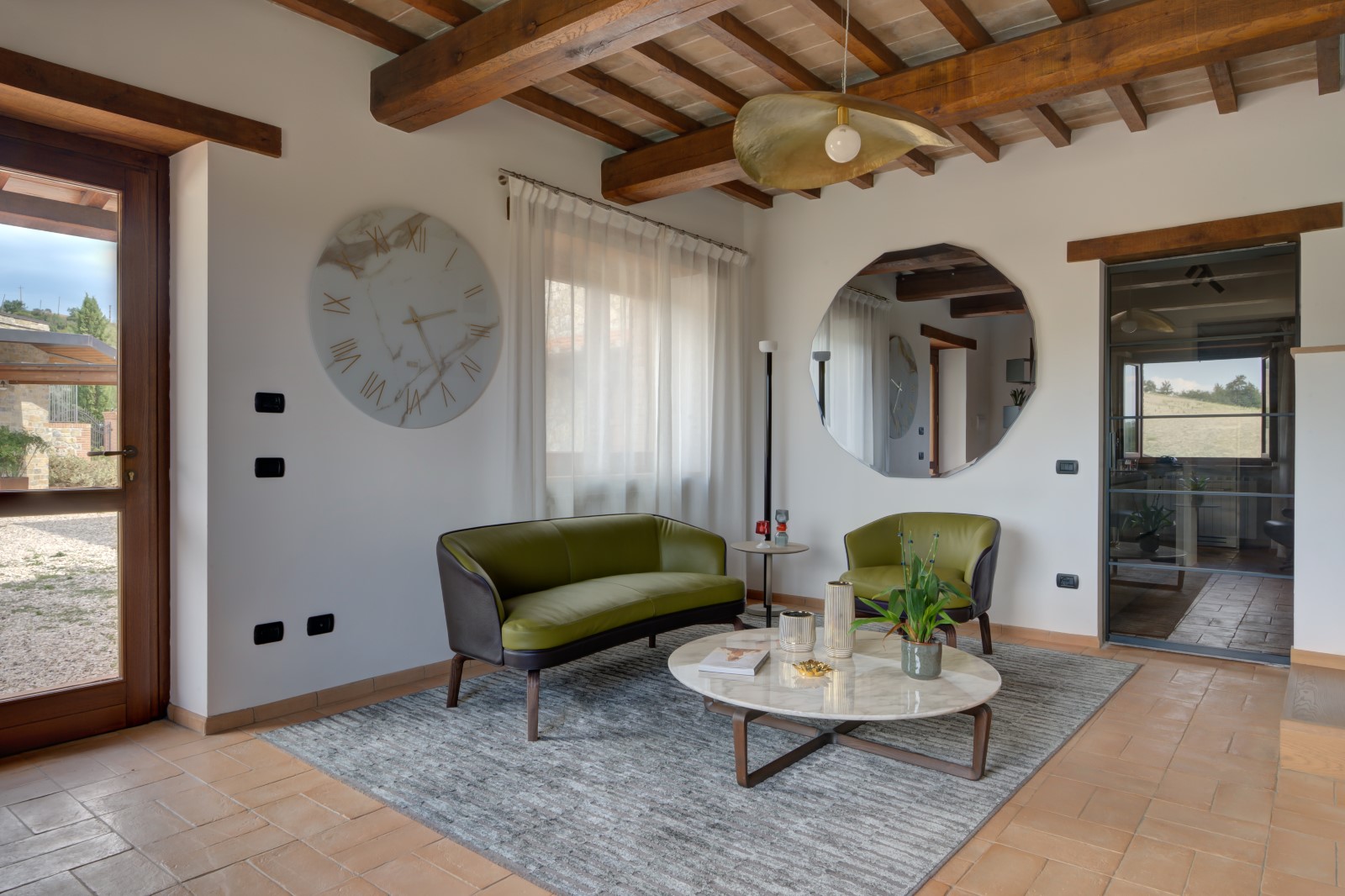 Zona relax con divano e poltrona Nivola Poltrona Frau
